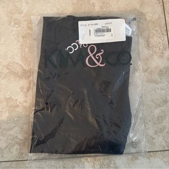 Chocolate faux leather croc leggings - Picture 6 of 6